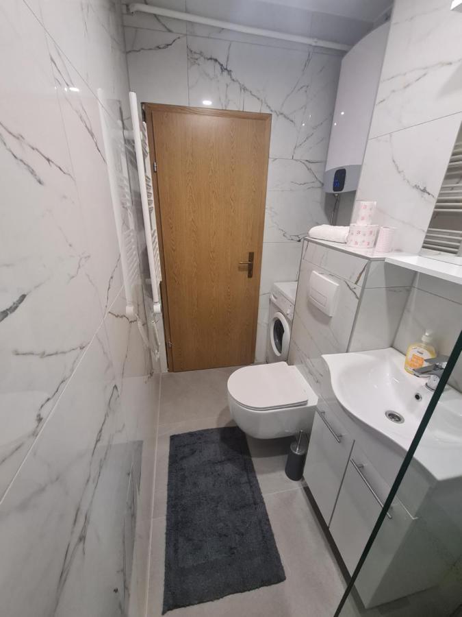 Apartman Yellow - Self Check In Osijek Ngoại thất bức ảnh