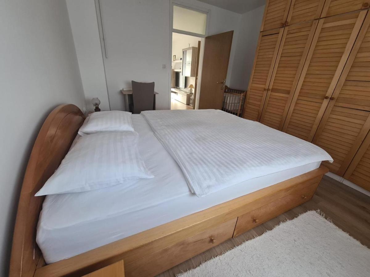 Apartman Yellow - Self Check In Osijek Ngoại thất bức ảnh